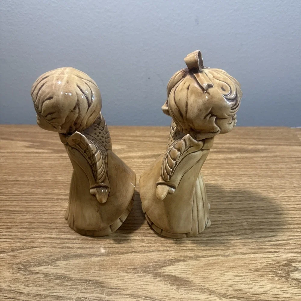 VTG 2 Kissing Boy & Girl Angels Glazed Ceramic Handcrafted Figurine Decor Whimsy